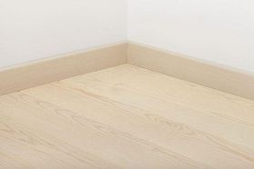 Плинтус Tarkett шпонированный 80х20 мм Ясень белый, 1 м.п.